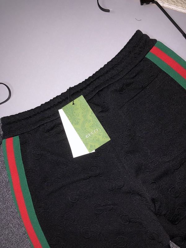 ブランドハーフパンツ側面デザイン